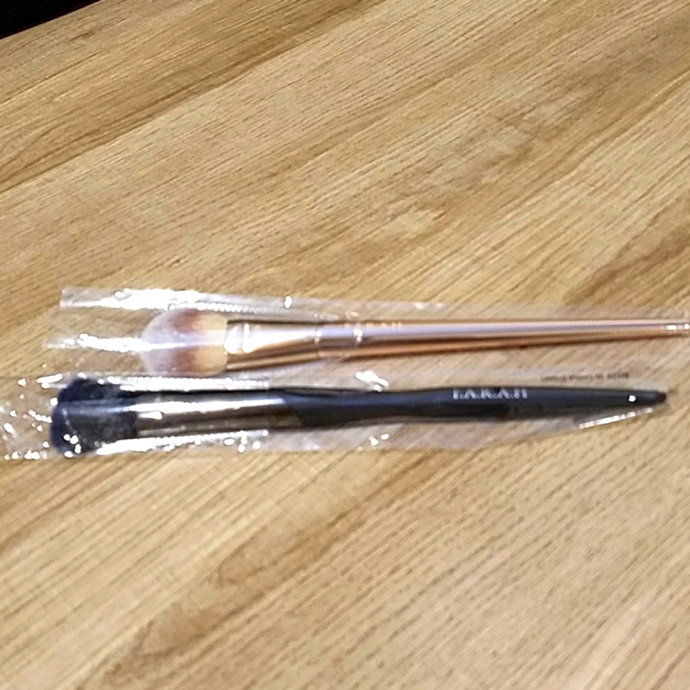 NWT, 2 F.A.R.A.H. Make Up Brushes